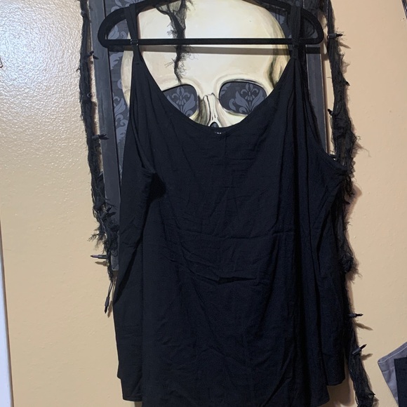#546 size 6 Torrid Black Camisole Top w/ adjustable straps - Picture 1 of 4